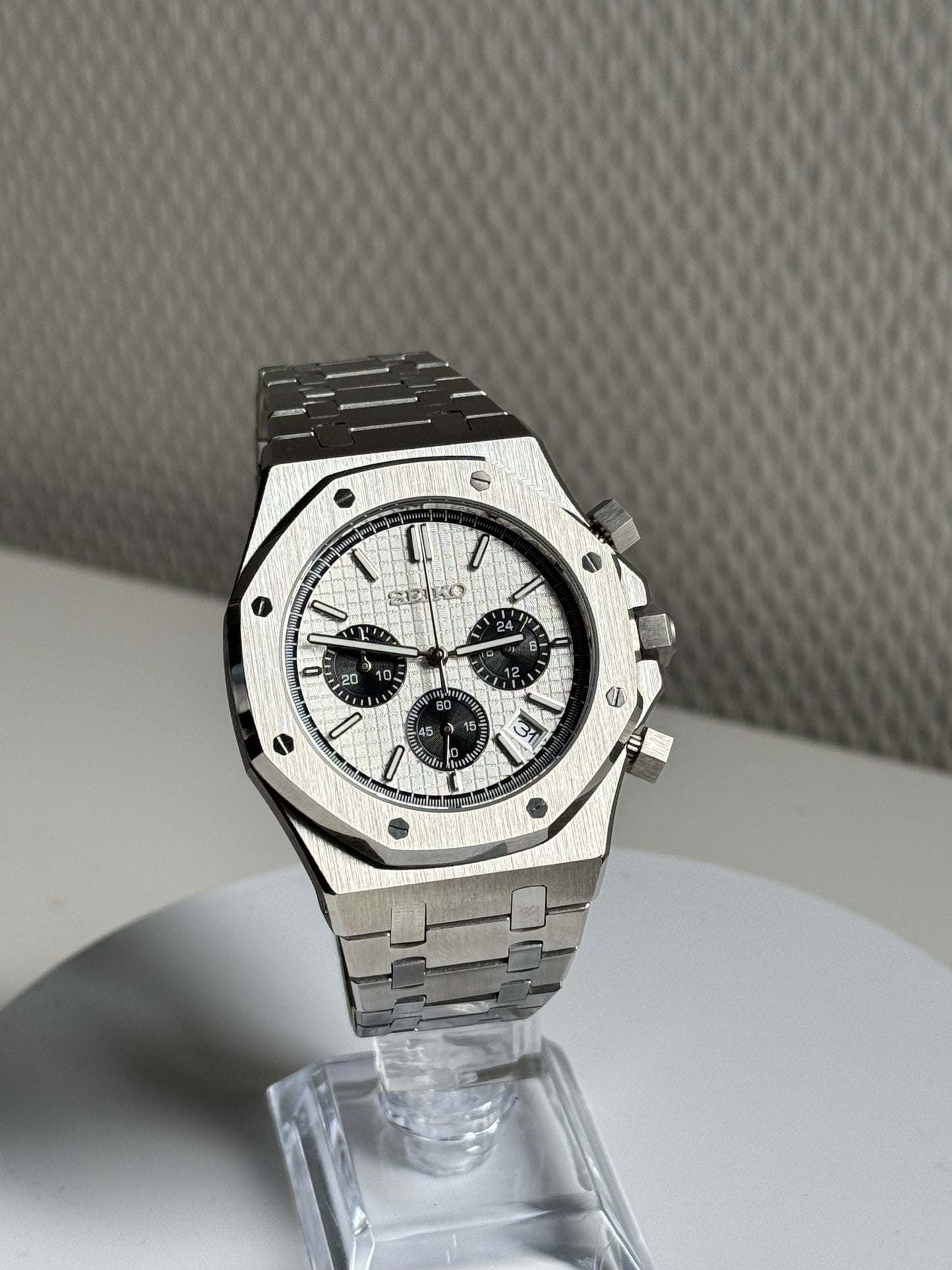 Royal Seikoak chrono white
