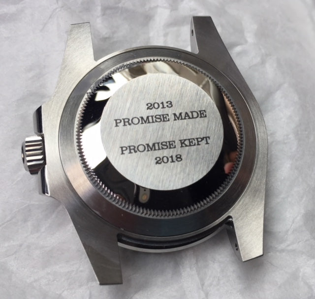 Uitgelichte optie case back graveren