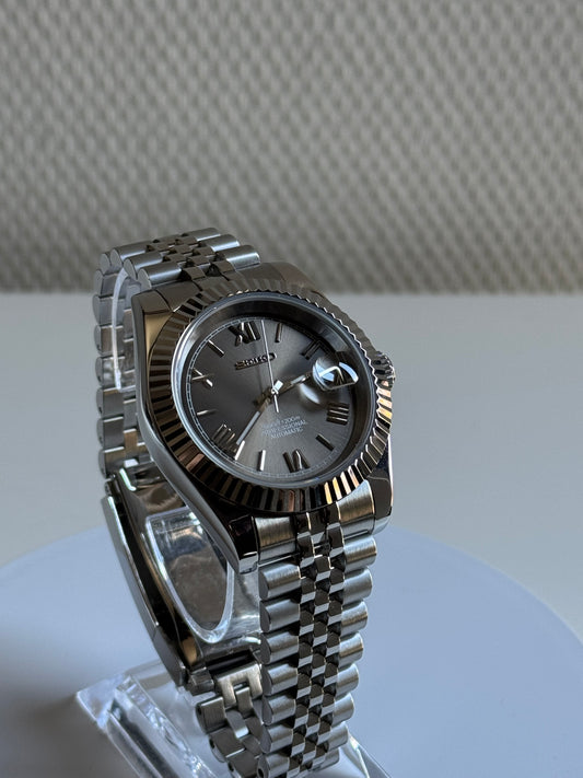 Seikojust grey roman