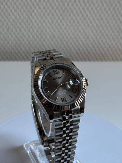 Seikojust grey roman