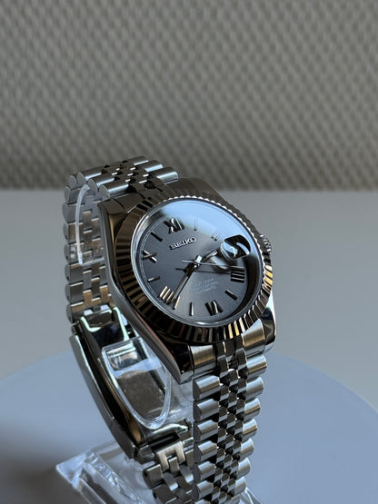 Seikojust grey roman