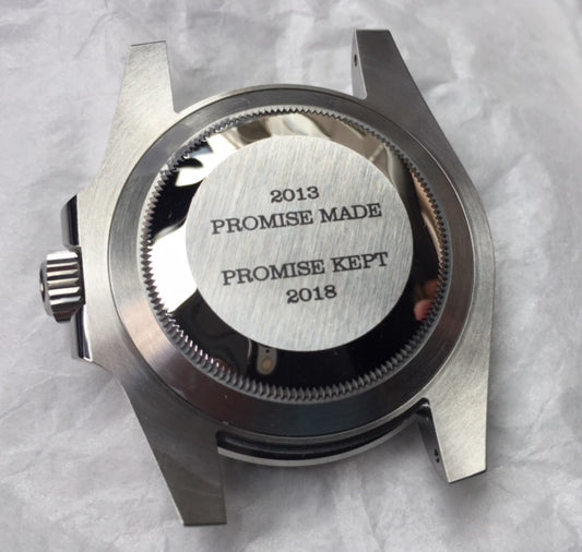 Uitgelichte optie case back graveren